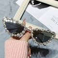 Lunettes de soleil œil de chat ornées de cristaux brillants et verres teintés sombres - Monture Argent Verres Miroir Blanc