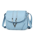 Sac bandoulière bleu clair en similicuir avec double zip et logo V en métal - Bleu