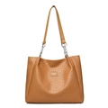 Gewebte Tragetasche aus PU-Leder in Caramelbraun mit Metallkette und Logo-Patch - Braun