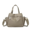 Minimalistische khakifarbene Nylon-Einkaufstasche mit verstellbarem Schultergurt - Khaki