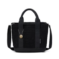 Borsa tote nera in pile peluche con tracolla rimovibile e ciondolo dorato con lettera - Nero