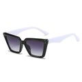 Modische schwarz-weiße Cateye-Sonnenbrille mit Verlaufsgläsern und Silberakzenten - Normal / Klassischer glänzender schwarzer Rahmen, graue Gläser (Weiße Bügel)