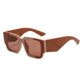 Lunettes de soleil carrées géométriques bicolores marron rouge avec branches 3D - Standard / Standard (incluant facture TVA 13 %) monture thé verres thé