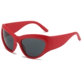 Modische rote Cat-Eye Y2K Sonnenbrille mit breiten Bügeln und dunklen Gläsern für Damen - Normal / Regulär (inkl. 13 % MwSt.) Roter Rahmen Graue Gläser