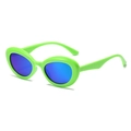 Lunettes de soleil ovales vert néon avec verres bleus de style rétro mode Y2K - Standard / Standard (TVA 13 % incluse) monture verte, verres miroir bleu