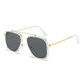 Lunettes de soleil carrées rétro avec monture en acétate blanc et double pont doré - Standard / Standard monture dorée avec bord blanc et verres gris