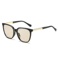 Occhiali da sole cat-eye con montatura nera e dettagli in perle sulle aste - Montatura Nera Lenti Champagne