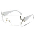 Lunettes de soleil Y2K enveloppantes avec branches blanches et détail C argenté en cristal - Monture Blanche Verres Transparents