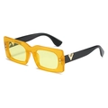 Lunettes de soleil rétro rectangulaires avec monture orange et branches noires logo V doré - Articles Populaires Sur Les Sites Internationaux / Régulier (TVA de 13 % incluse) Monture jaune Verres jaunes