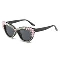 Lunettes de soleil œil-de-chat noires ornées de cristaux marquise roses brillants - Pierre Rose et Blanche