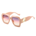 Occhiali da sole squadrati oversize nude con lenti sfumate viola e dettagli dorati - Regolare / Montatura Rosa Lenti Rosa Viola