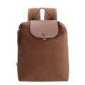 Zaino minimalista in tela marrone con patta in ecopelle e spallacci regolabili su fondo bianco - Stile di base / Marrone