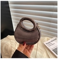 Mini sac à main café métallisé avec rayures verticales et bandoulière chaîne dorée - Noir