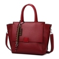 Borsa tote rosso intenso a grana litchi con ciondolo decorativo a forma di cioccolato - Borgogna