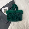 Groene handtas met luipaardprint van imitatiebont en zachte pluche handgreep - Groen
