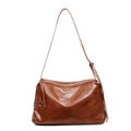 Grande borsa tote in pelle marrone caramello con finitura a cera morbida e zip argentata - Marrone