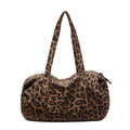 Schultertasche aus Canvas mit Leopardenmuster, langen Henkeln und Zierschnalle - Braun