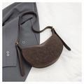 Vintage dunkelbraune Umhängetasche aus mattem Leder mit verstellbarem Riemen für Damen - Braun