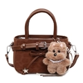 Borsa a mano marrone scuro con ciondolo a stella, fiocco e peluche decorativo - Marrone