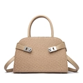 Minimalistische beige gewebte Trapeztasche mit Ledergriffen und silbernen Metallschnallen - Hellbeige