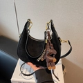Borsa hobo vintage in pelle scamosciata nera con ciondolo a forma di orsetto - Senza Ciondolo / Nero
