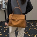 Grand sac à main en daim marron avec double fermoir doré et bandoulière de style automne - Marron