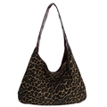 Grande borsa hobo leopardata in tela con tracolla marrone scuro e rivetti metallici - Marrone