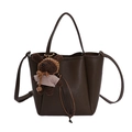 Sac seau marron foncé en cuir grainé avec bandoulière et porte-clés petit ours - Avec Pendentif / Cacao