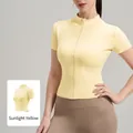 Top da yoga a maniche corte giallo sole con vestibilità slim ad alta elasticità - Giallo Sole