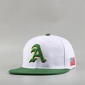 Snapback καπέλο σε λευκό και πράσινο με 3D κεντημένο γράμμα A και σήμα σημαίας ΗΠΑ - Ρυθμιζόμενο (55-60CM) / Πλάγιο Γράμμα Α Αντίθεση Λευκό
