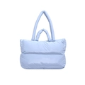 Borsa tote trapuntata celeste con doppi manici in uno stile moderno e minimalista - Azzurro