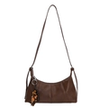 Bolso de hombro marrón vintage de cuero PU con colgante decorativo de cuentas de madera - Marrón
