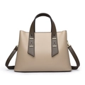 Bolso tote grande beige minimalista con asas marrones y detalles dorados - Caqui