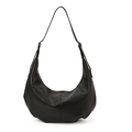 Grande borsa hobo nera minimalista con trama a grana di litchi e chiusura a zip - Nero