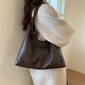 Borsa tote retrò in pelle marrone scuro con fiori traforati e interno spazioso - Marrone