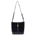 Minimalistische schwarze Beuteltasche aus Wildleder und Leder mit Goldbeschlag - Schwarz