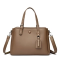 Braune Tragetasche aus Leder mit Litschimuster, verstellbaren Griffen und Schultergurt - Khaki