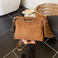 Vintage bruine suède handtas met franje en een brede verstelbare schouderriem - Bruin