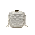 Silberne Pailletten-Abendtasche mit goldenem Edelsteinverschluss und Rautenmuster - Silber