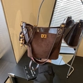 Große Vintage Kaffeebraune Beuteltasche mit Drehverschluss und Perlenquaste für den Alltag - Ohne Anhänger / Braun