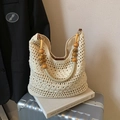 Schicke beige Häkeltasche mit Blumen-Hohlmuster und Akzenten aus Holzperlen - Klein / Gebrochenes Weiß