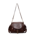 Dunkelbraune Stepptasche aus Vintage-Kunstleder mit goldenen Ketten und Schulterriemen - Braun