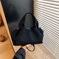 Bolso bandolera de ante negro de moda con herrajes dorados y correa ajustable - Negro