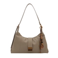 Borsa beige in pelle martellata con nappa in legno e fibbia metallica lucida - Cachi