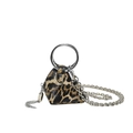 Mini bolso de leopardo con asa de anillo plateada y cadena metálica en fondo blanco - Amarillo