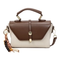 Dettaglio borsa bicolore con patta in pelle marrone, fibbia dorata e nappa di perline - Beige (Con Ciondolo)