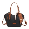 Borsa nera intrecciata con cinturini in pelle marrone e sciarpa di seta decorativa - Nero