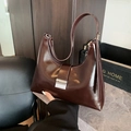 Bolso de hombro vintage francés de cuero brillante marrón oscuro con hebilla metálica y correa - Marrón