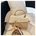 Borsa a tracolla alla moda bicolore con manico in metallo dorato e trama intrecciata - Cachi
