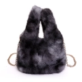 Borsa in pelliccia sintetica grigia con catena dorata e morbida trama invernale - Nero